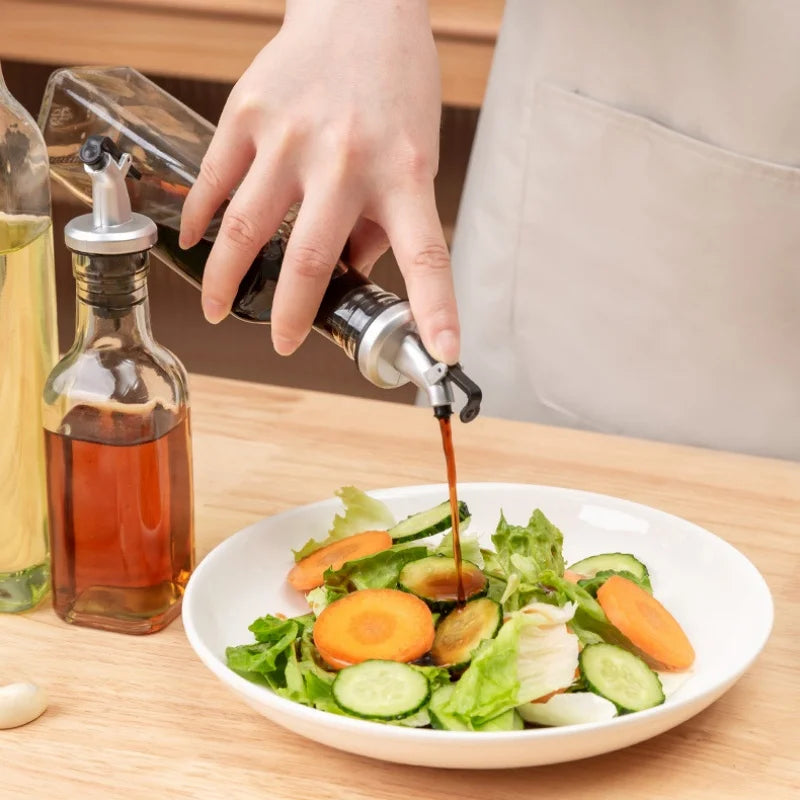 Leak-proof kitchen sauce bottle with precision nozzle for sauces